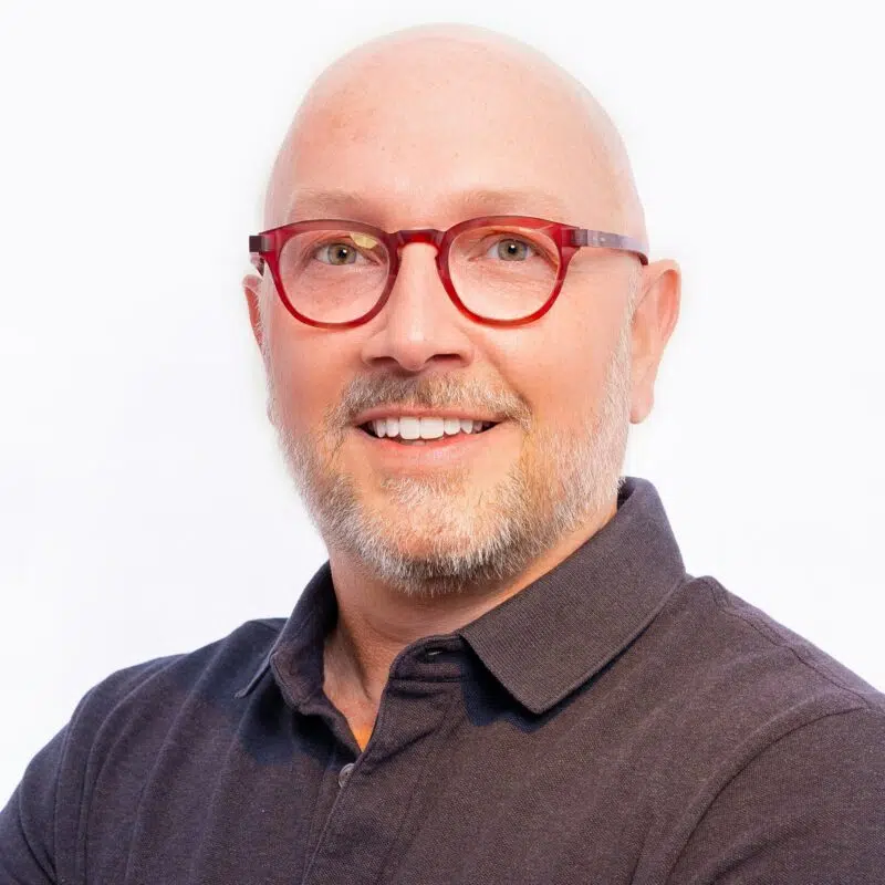 Dr. Larson Larson Orthodontics Alexandria, VA Braces and Invisalign Staff Portraits Larson Orthodontics Alexandria VA 2022 32 10x10 Close 800x800 - Dr. Larson